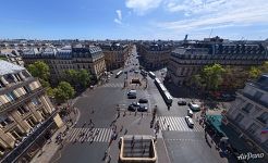 Возле Оперы Гарнье Возле Оперы Гарнье