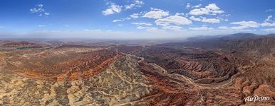 Панорама геопарка Чжанъе Данься Панорама геопарка Чжанъе Данься